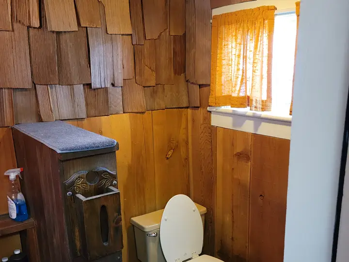 Liberty St bathroom before