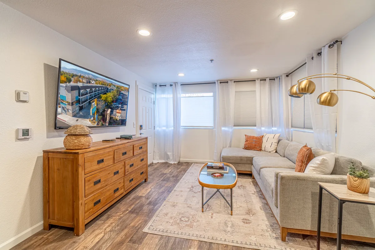 Midtown Manor Unit 13 living area