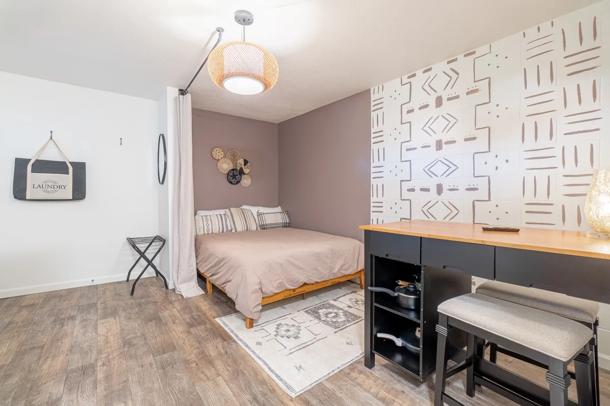 Midtown Manor Unit 15 studio