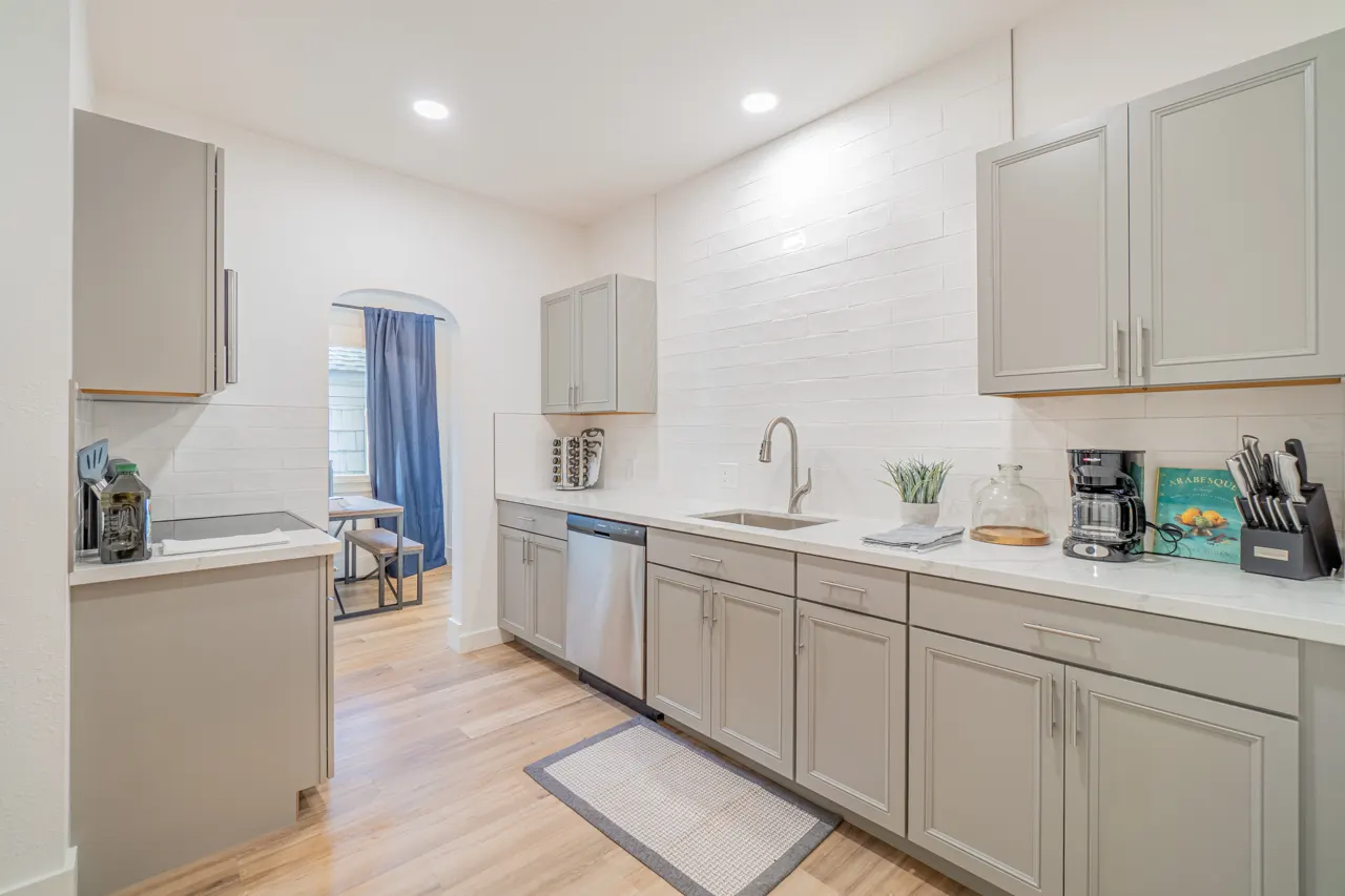 Remodeled kitchen with quartz counters and full guest kitchenware — Liberty St, Reno